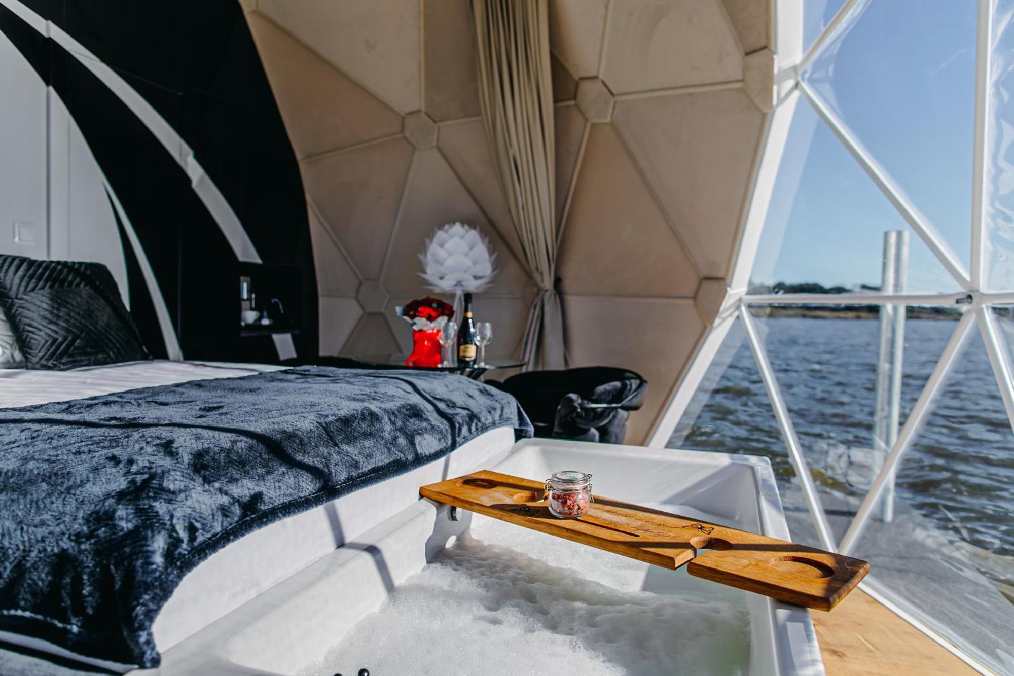 Grand Ht Houseboats - Domki Na Wodzie - Sauna, Jacuzzi, Kominek Мєлно Номер фото