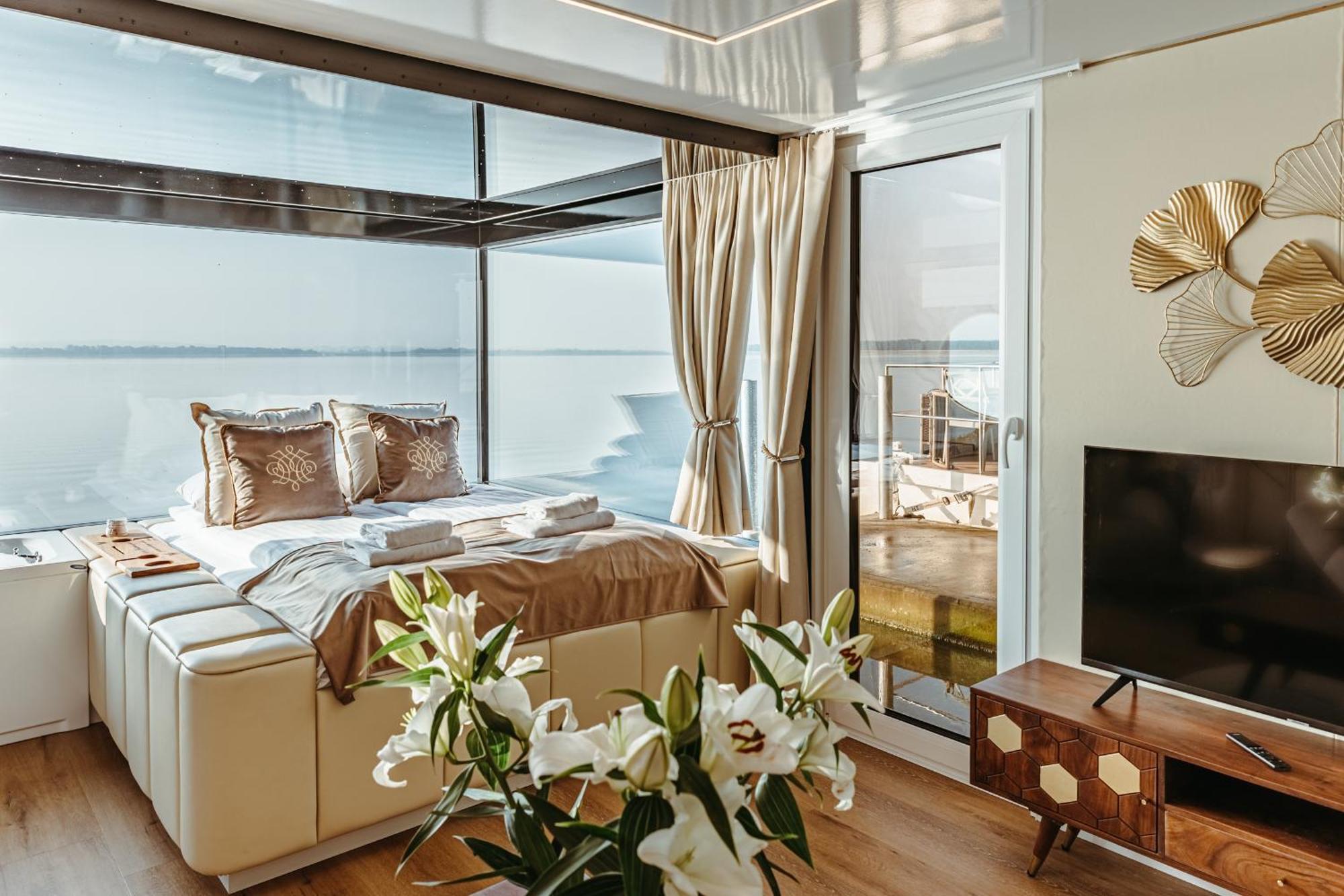 Grand Ht Houseboats - Domki Na Wodzie - Sauna, Jacuzzi, Kominek Мєлно Екстер'єр фото