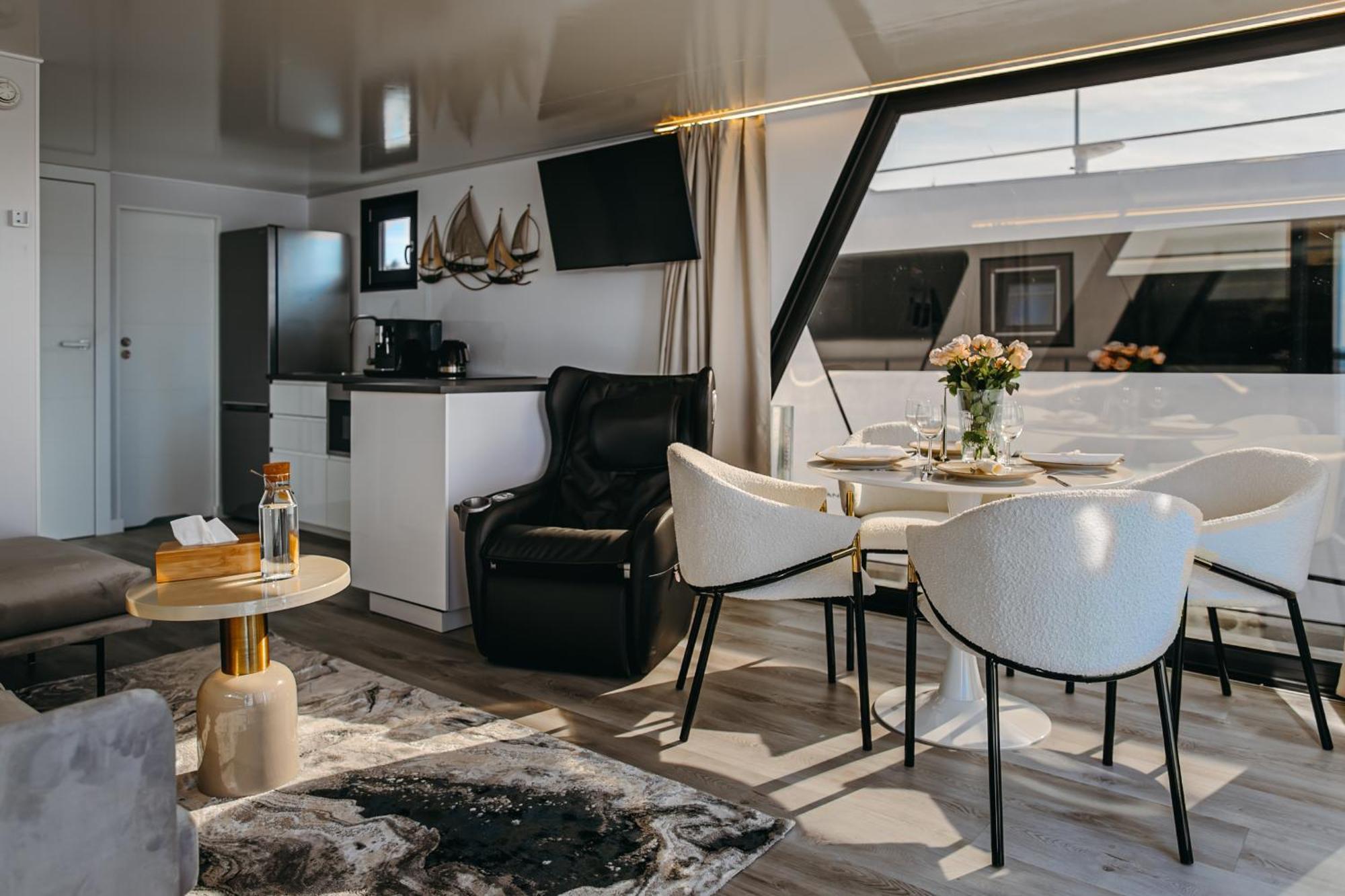 Grand Ht Houseboats - Domki Na Wodzie - Sauna, Jacuzzi, Kominek Мєлно Номер фото